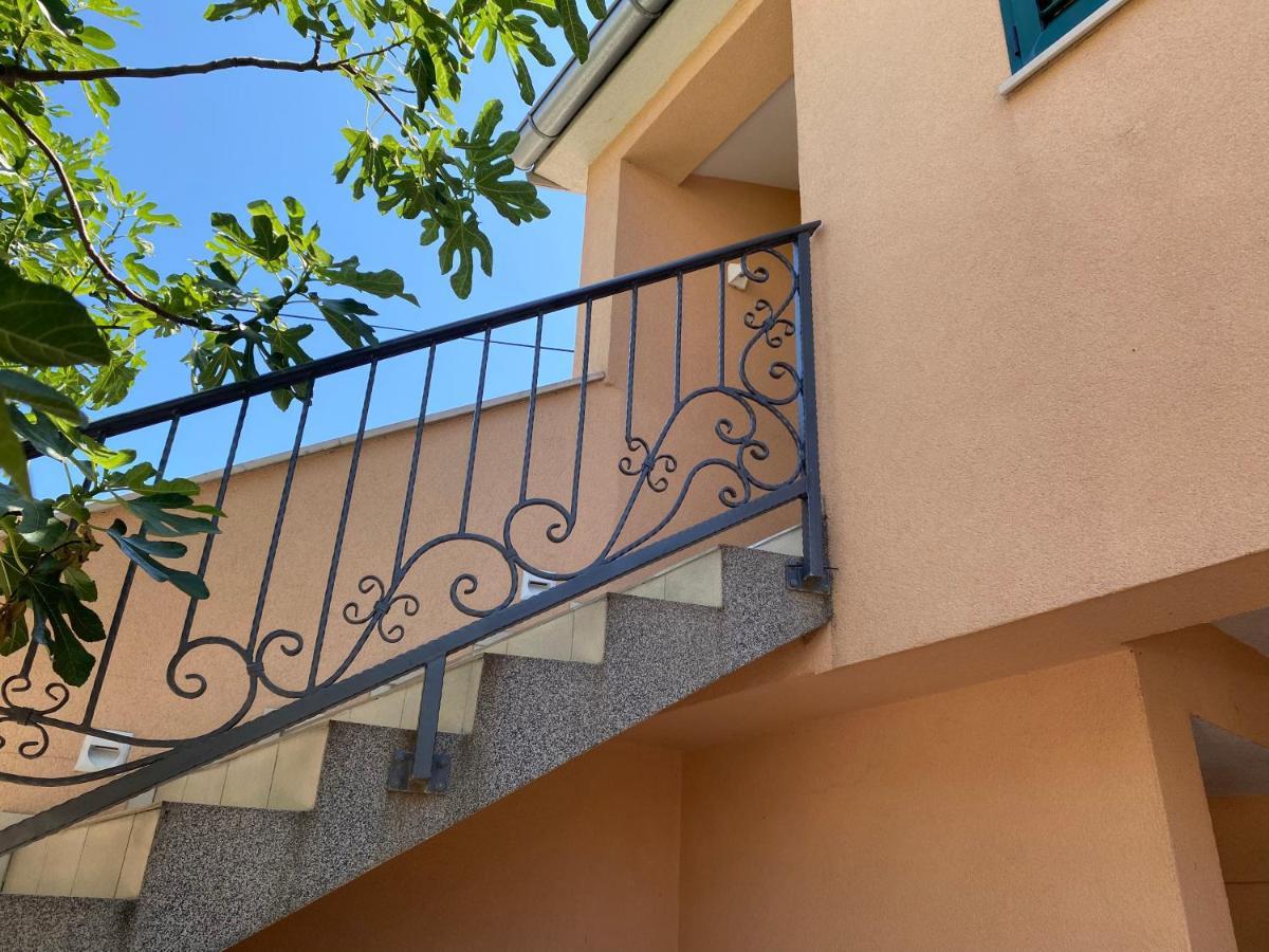 Guest House Lorenta Vodice Bagian luar foto
