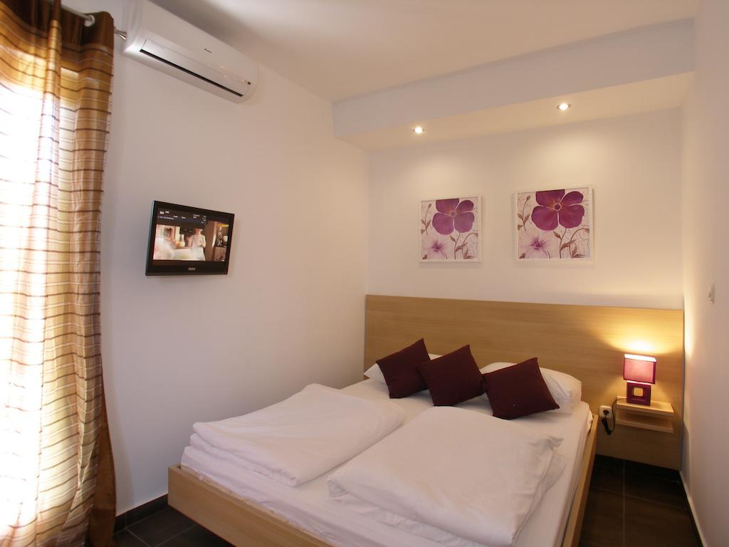 Guest House Lorenta Vodice Ruang foto