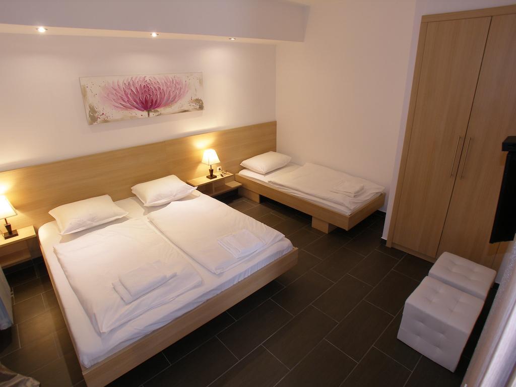 Guest House Lorenta Vodice Ruang foto